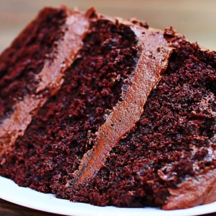 Rich and Moist Chocolate Cake Recipe (VIDEO)