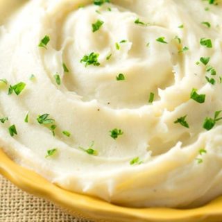 Best Creamy Mashed Potatoes Recipe (VIDEO)