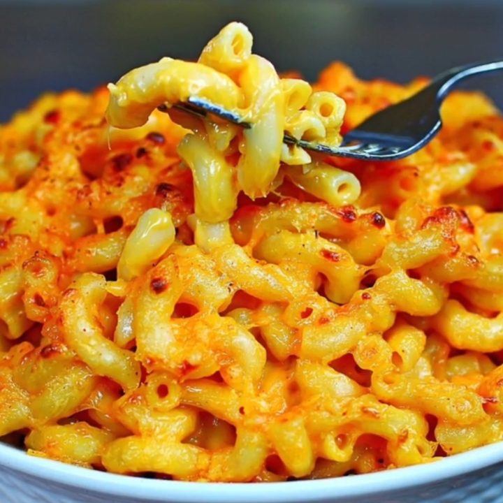 BEST EVER Creamy Macaroni and Cheese Recipe (VIDEO)