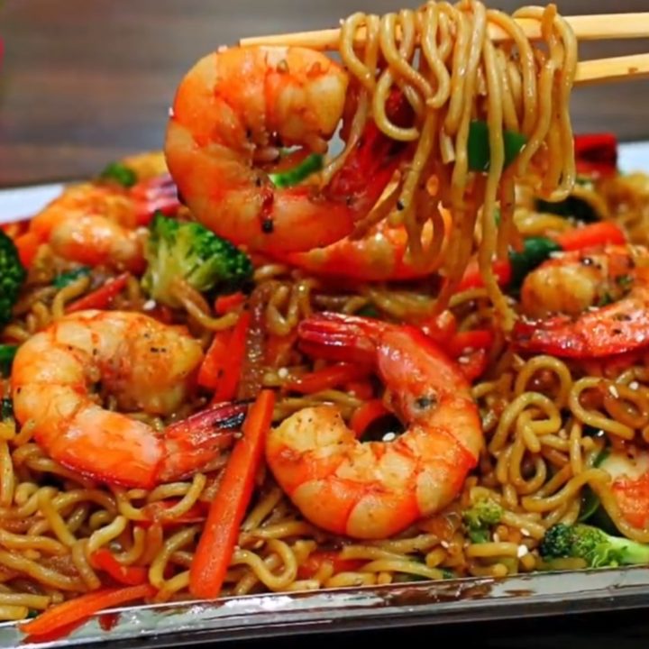 Easy Shrimp and Vegetable Stir Fry Noodles Recipe (VIDEO)