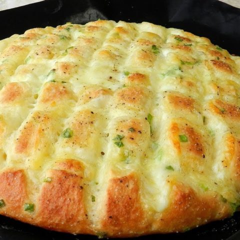 Delicious Garlic Mozzarella Bread Recipe (Video)