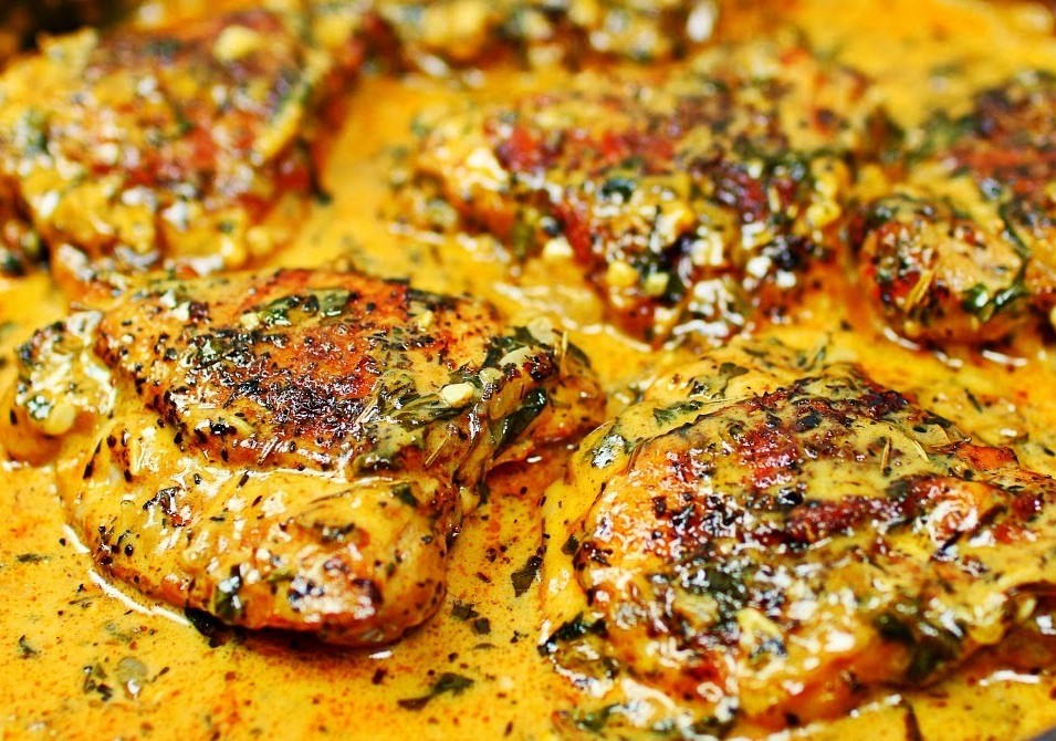 Easy Baked Chicken in Creamy Garlic Sauce