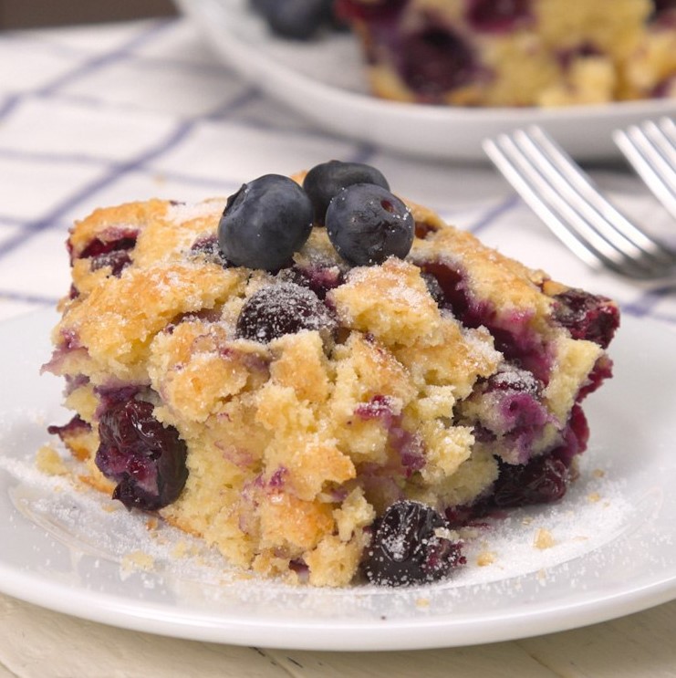 Easy Buttermilk Blueberry Breakfast Cake | Lindsy's Kitchen