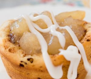 Easy Cinnamon Roll Apple Pie Cups Recipe