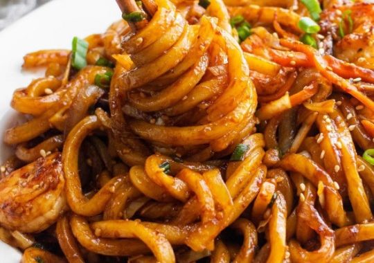 Easy 15-Minute Yaki Udon (Stir-Fried Udon Noodles)