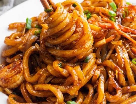 Easy 15-Minute Yaki Udon (Stir-Fried Udon Noodles)