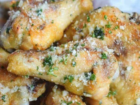 Crispy Baked Garlic Parmesan Chicken Wings