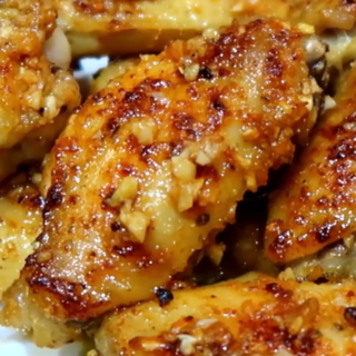 EASY Garlic Butter Chicken Wings