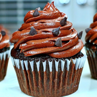 SUPER MOIST Chocolate Cupcakes with VIDEO